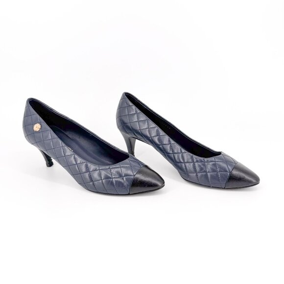 Chanel Camellia Cap Toe Pumps Navy Quilted Leather Low Heel Size 38.5 C US 7.5-8 - Picture 1 of 16
